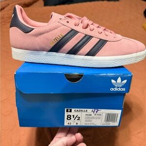 adidas Gazelle Women’s Pink Suede Sneakers with black Stripes 8.5M/10W